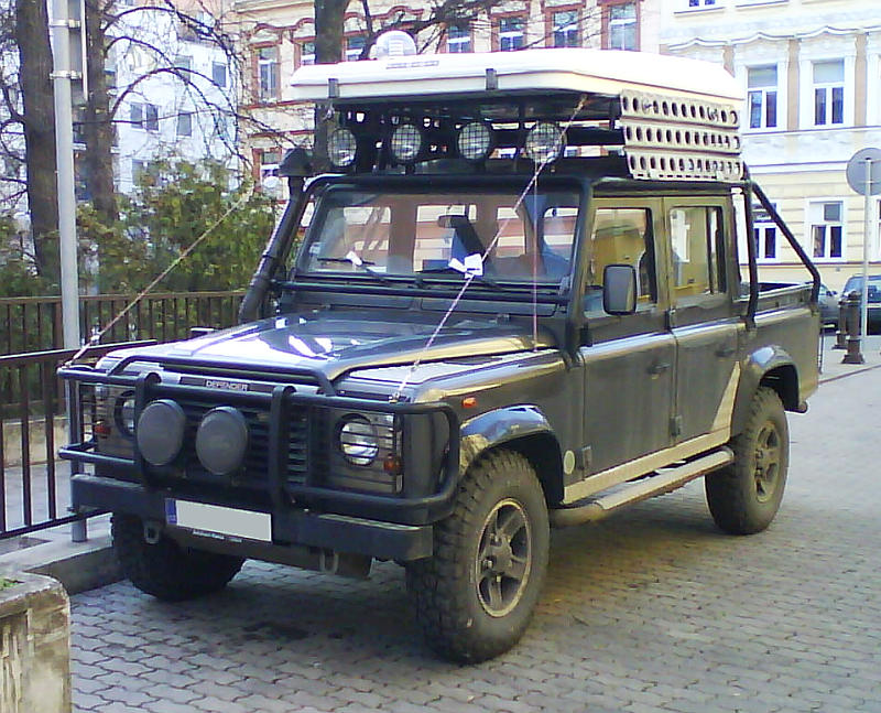 Zajímavý Defender s pěknou výbavou v provedení pickup.