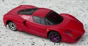 Ferrari Enzo rudé na podvozku MR02.